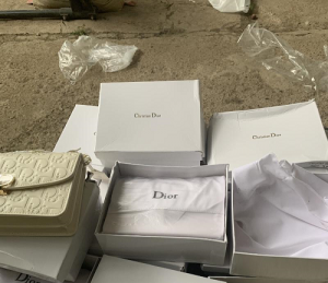 Tịch thu nhiều túi xách giả nhãn hiệu nổi tiếng Dior