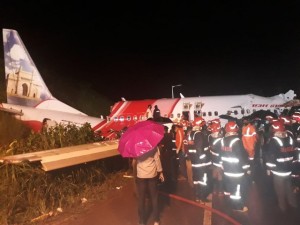 Máy bay chở 190 người vỡ đôi: 18 người ch.ết khi về nước tránh dịch