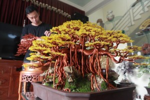 Chiêm ngưỡng “siêu cây” làm từ dây đồng, gắn hạt cườm, lớn nhất Việt Nam