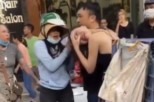 Công an điều tra vụ chồng chở bồ trên xe Lexus bị vợ đánh ghen trên phố Hà Nội