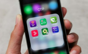 Từ vụ khách mất 400 triệu đồng, ngân hàng có nên gửi OTP qua SMS?