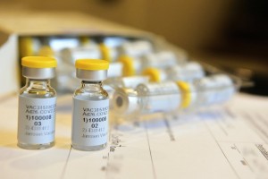 Vaccine Covid-19 Mỹ tạm dừng thử nghiệm vì bệnh ‘không rõ nguyên nhân’