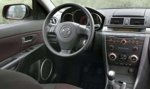 Triệu hồi hơn 260.000 chiếc Mazda3 gặp lỗi liên quan đến logo trên vô lăng