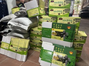 'Tóm gọn' nhiều thùng hướng dương nhập lậu 'suýt' được biến hoá thành hàng sản xuất tại Việt Nam