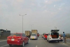 Tin sáng 8/1: Xác định 'thủ phạm' khiến loạt ô tô bị nổ lốp trên cầu Thanh Trì; có bao nhiêu đợt không khí lạnh từ nay đến Tết Nguyên đán 2024?