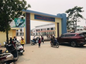 Hà Nội: Nhiều học sinh trường Tiểu học Hải Bối mẩn ngứa, đau rát mắt sau khi đi lớp về