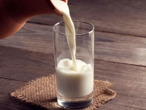 Những người không nên uống sữa vào buổi sáng vì có hại