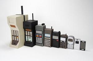 Những điện thoại “cục gạch” có giá kinh hoàng ngày nay