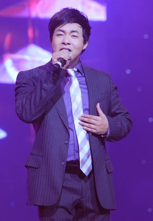 Quang Lê về VN hát sau tuyên bố rút khỏi showbiz
