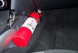 Bình cứu hỏa trên xe ô tô: Lợi thì có lợi nhưng răng chẳng còn