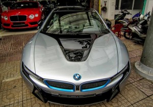 BMW i8 màu bạc đầu tiên giá 5,5 tỷ đồng ở Sài Gòn