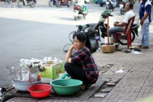 Chợ đàn ông bé tí xíu giữa Sài Gòn nhộn nhịp