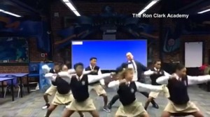 Clip thầy giáo nhảy rap cùng học sinh vui nhộn