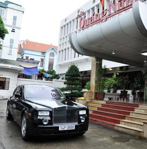 Đại gia HN mua siêu xe Phantom của chúa đảo Tuần Châu