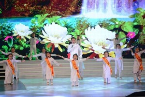 Đàm Vĩnh Hưng bị chê hát như đọc ở chung kết Hoa hậu Hoàn vũ Việt Nam