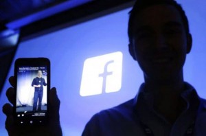 Facebook yêu cầu nhân viên đổi từ iPhone sang Android