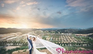 Hà Nội: Kỳ lạ cặp đôi chụp ảnh cưới ở nghĩa địa sau 7 ngày yêu nhau