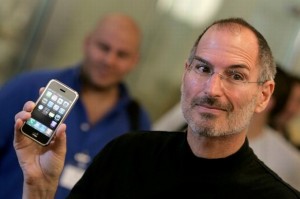 iPhone 2G - chiếc điện thoại chống lại cả thế giới