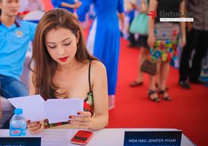 Jennifer Phạm gợi cảm chu môi trong sự kiện tại Hà Nội