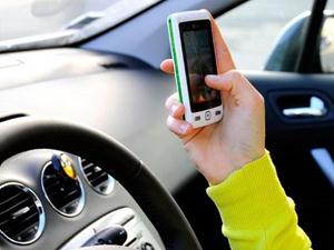Báo động hiểm họa do sử dụng smartphone khi lái xe