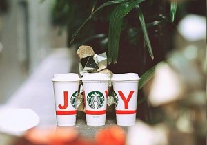 Starbucks có chương trình minigame trúng ly đặc biệt dịp Giáng Sinh 2015