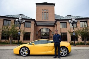 Nam sinh 20 tuổi sở hữu siêu xe Lamborghini