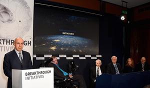Stephen Hawking và dự án 100 triệu USD tìm sự sống ngoài hệ Mặt Trời