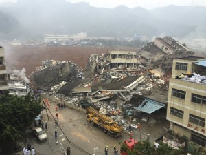 Tai nạn phà ở Indonesia, lở đất tại Trung Quốc
