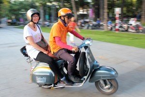 Xe ôm đứng đường ở Sài Gòn hết thời