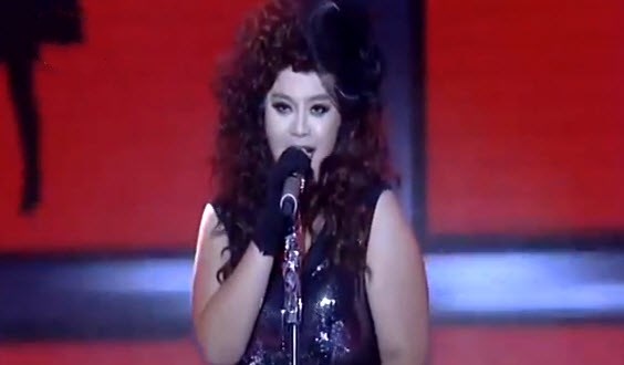 Thùy Dương trong phần thi ở vòng liveshow X-Factor Việt Nam tối qua.