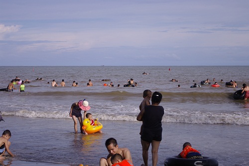 Các bãi biển đẹp vẫn là lựa chọn của nhiều du khách trong kỳ nghỉ Lễ Quốc khánh.
