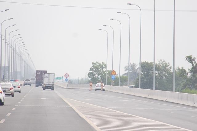 CSGT được phép dừng xe trên đường cao tốc
