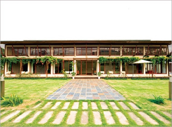 Biệt thự sân vườn triệu đô của Mỹ Linh với kiến trúc đắt đỏ bậc nhất