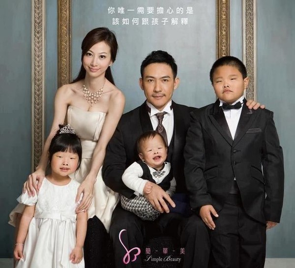 Người phụ nữ xinh đẹp trong bức ảnh gia đình 